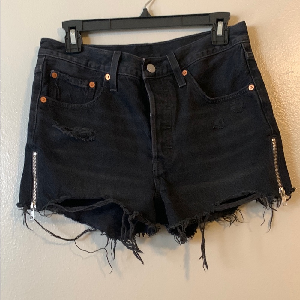 Levi’s Women’s Short Shorts Button up Distressed Size 27